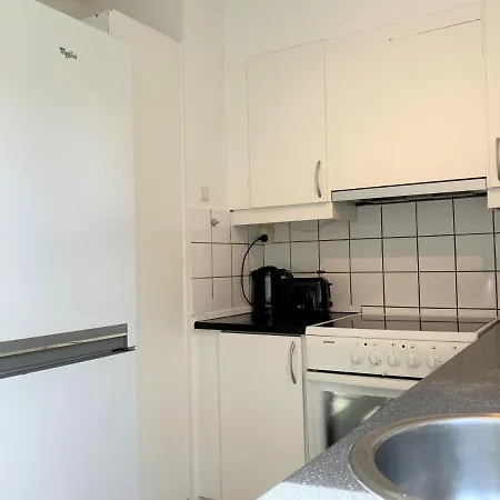 1 Bedroom In Center *