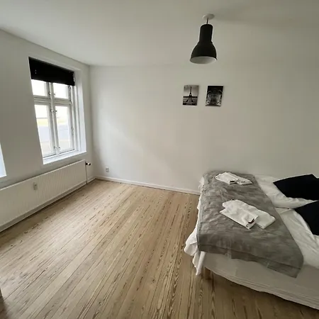 1 Bedroom In Center